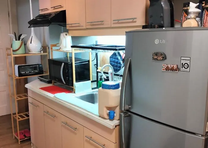 Flair Towers Urban Staycations Apartment *