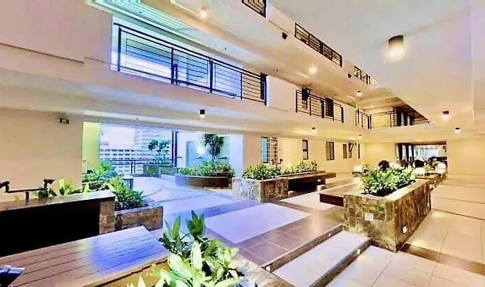 Flair Towers Urban Staycations * Manila